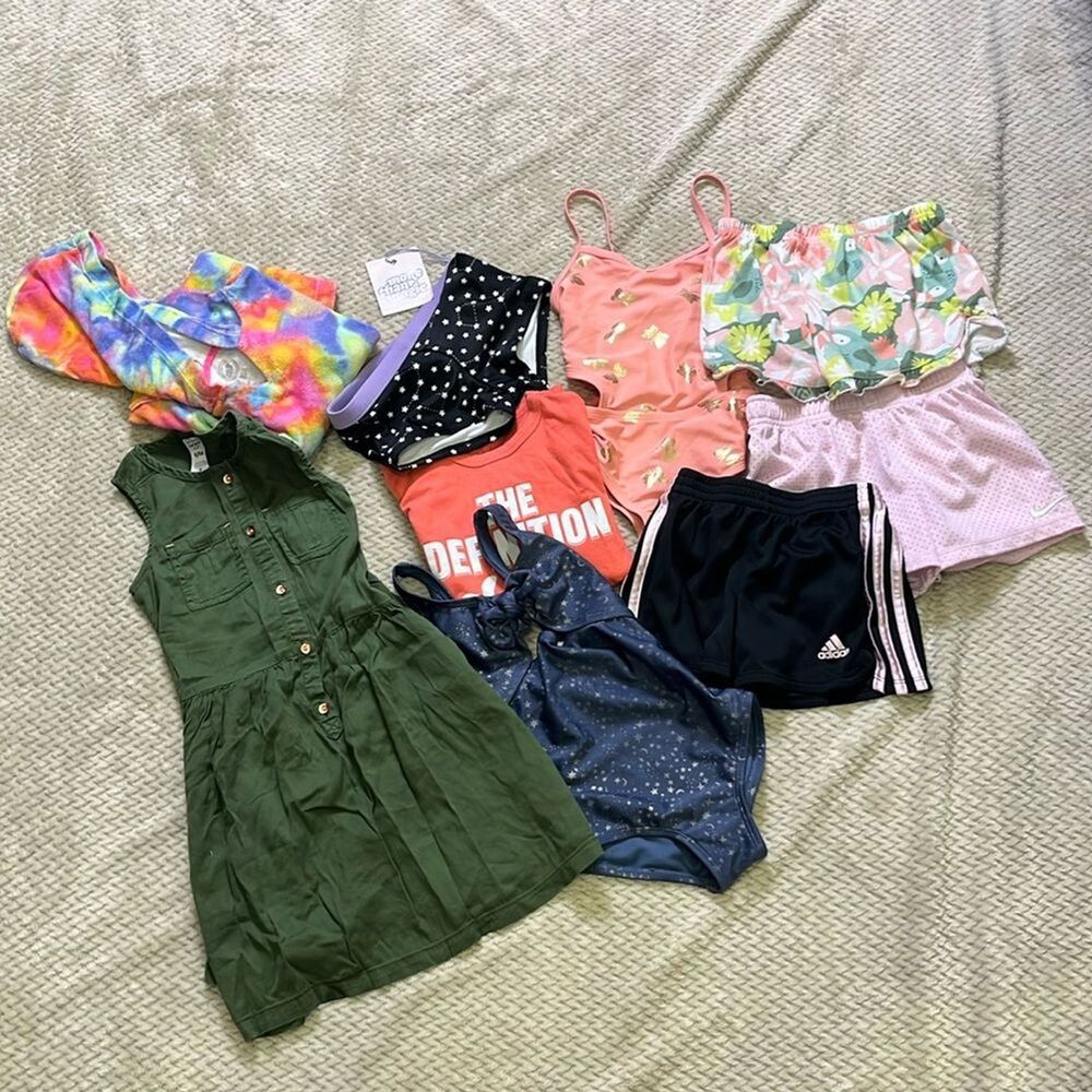 Lot of girls clothes 9 pieces sizes 4/5 -6X
